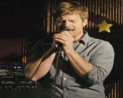 Acting is not only the field for which Steve Zahn is known for as he is also popular as a singer and guitarist. He sang the song 